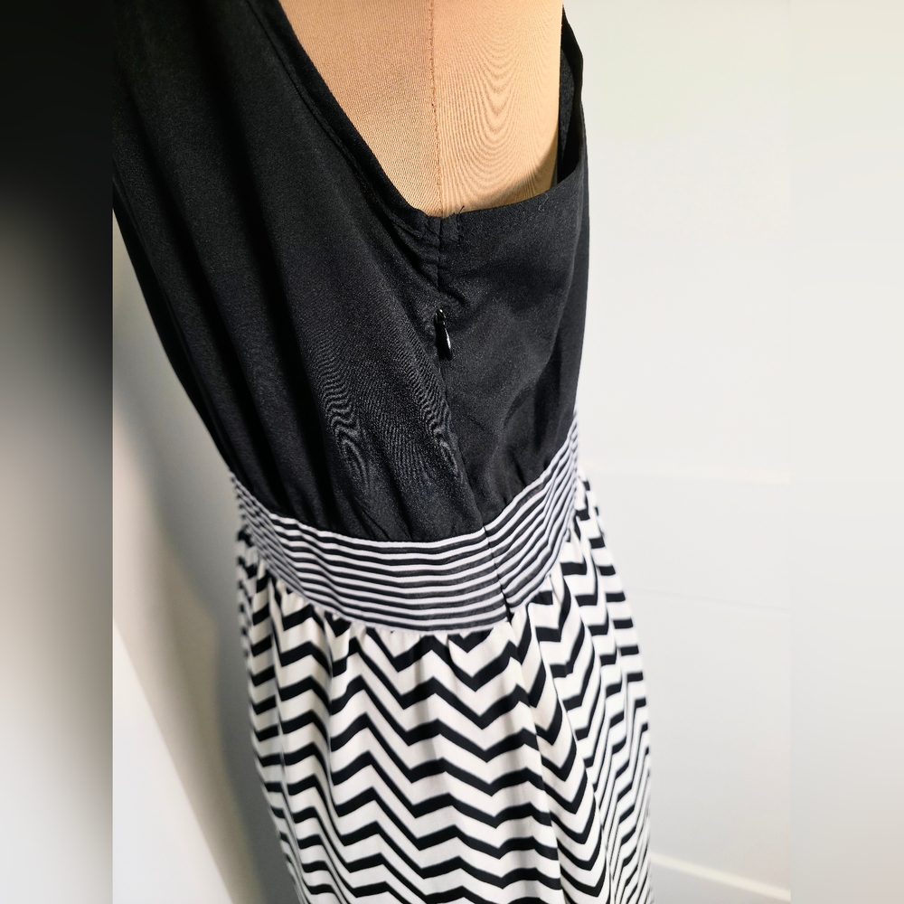 Charming Charlie Womens Maxi Dress Large Black White Chevron Racer Back Scoop - Picture 3 of 7